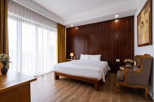 Postel nebo postele na pokoji v ubytování Palm Riverside Boutique