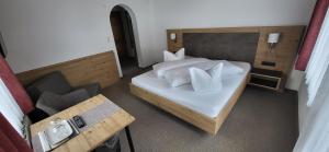 Postel nebo postele na pokoji v ubytování Hotel Gsallbach
