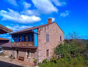 a brick house with a balcony on top of it at Casa Rural Casa Selmo in Carreno