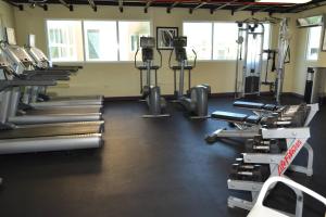 Fitness centrum a/nebo fitness zařízení v ubytování Courtyard Aguadilla