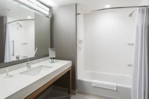 Vannituba majutusasutuses Courtyard by Marriott Ruston