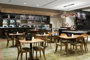 Sohvabaar või baar majutusasutuses Courtyard by Marriott Ruston