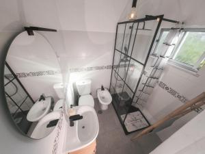 Et badeværelse på O seu refúgio no coração de Belém + 48 billeder