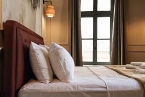 Postel nebo postele na pokoji v ubytování Airy Athens Suites