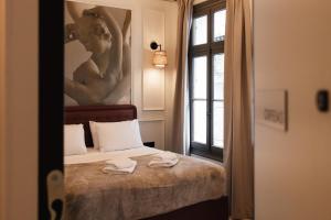 Postel nebo postele na pokoji v ubytování Airy Athens Suites + 37 fotografií