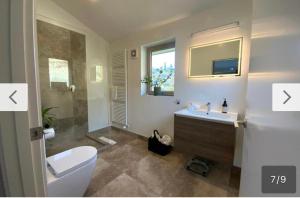 A bathroom at Gibbston - Wake up in the vines