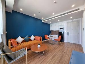 Η κουζίνα ή μικρή κουζίνα στο SunSand - Hillside Apartment, Sunset Town, Phu Quoc