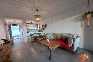 Posezení v ubytování Marylanca - Terrace with sea view Patio - by TGB