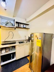Una cocina o cocineta en Gin Studio Rent Davao