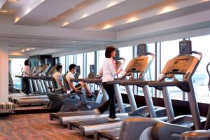 Phòng/tiện nghi tập thể dục tại Courtyard by Marriott Hong Kong