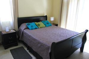 En eller flere senger på et rom på Eclipse Suite Guest Apartment