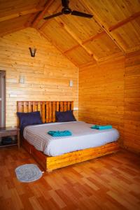 Postel nebo postele na pokoji v ubytování Sameer beachfront Cottages + 31 fotografií