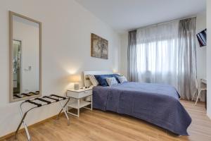 a bedroom with a bed and a table and a mirror at Rooms Vidar Train Station in Marghera