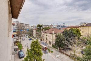 a view of a city street with buildings at Rooms Vidar Train Station in Marghera +9 photos