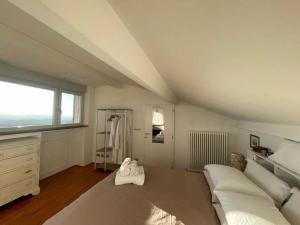 Ένα ή περισσότερα κρεβάτια σε δωμάτιο στο Spacious apartment in Manciano with view