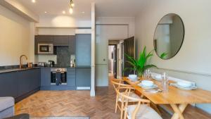 Nhà bếp/bếp nhỏ tại Hy Lytham St Anne's