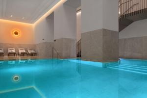 Der Swimmingpool an oder in der Nähe von Almanac Palais Vienna