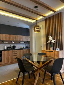 مطبخ أو مطبخ صغير في Šumska staza Divčibare apartmani