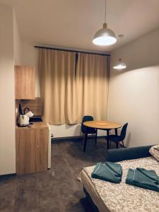 Postel nebo postele na pokoji v ubytování Pearl Bee Deluxe Suites