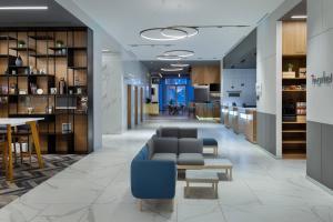 Χώρος καθιστικού στο Courtyard by Marriott Bucharest Floreasca