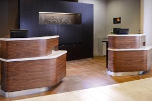 Televisyen dan/atau pusat hiburan di Courtyard Marriott Houston Pearland