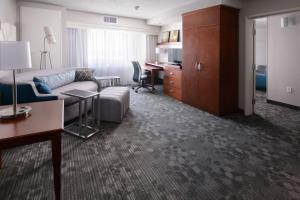 Ruang duduk di Courtyard Marriott Houston Pearland