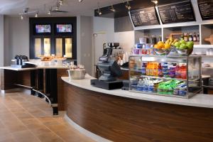 Minuman di Courtyard Marriott Houston Pearland