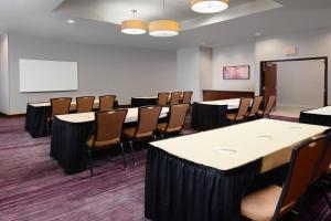 Kawasan bisnes dan/atau bilik persidangan di Courtyard Marriott Houston Pearland +16 gambar