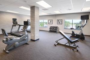 Pusat kecergasan dan/atau kemudahan kecergasan di Courtyard Marriott Houston Pearland