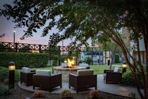 Zahrada ubytování Courtyard by Marriott Norman