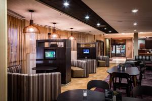 TV a/nebo společenská místnost v ubytování Courtyard by Marriott Norman