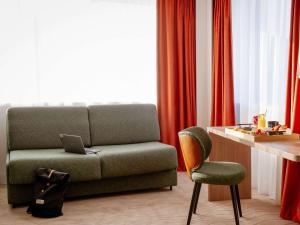 Novotel Lyon Centre-Confluence Bord de Saone的休息区