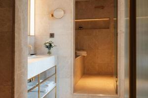Ein Badezimmer in der Unterkunft Almanac Palais Vienna