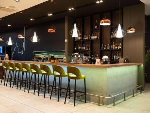 Lounge alebo bar v ubytovaní ibis styles Grudziadz