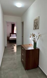 Un pat sau paturi într-o cameră la MIVE-Delux Three Bedroom Apartment in Marsaskala