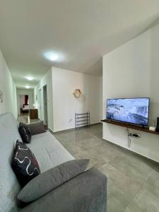 TV a/nebo společenská místnost v ubytování MIVE-Delux Three Bedroom Apartment in Marsaskala