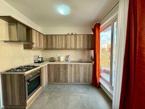 O bucătărie sau chicinetă la MIVE-Delux Three Bedroom Apartment in Marsaskala