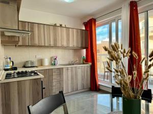 O bucătărie sau chicinetă la MIVE-Delux Three Bedroom Apartment in Marsaskala