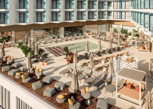 an aerial view of the courtyard of a hotel at INNSiDE by Meliá Alicante Porta Maris in Alicante