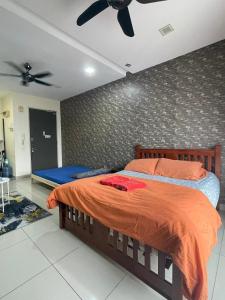 Postel nebo postele na pokoji v ubytování Urban 360 Teratak Rara Homestay