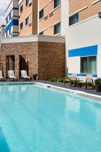 Bazén v ubytování Courtyard by Marriott Houston Northwest/Cypress nebo v jeho okolí