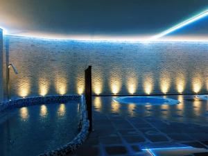 Bazén v ubytování Hotel Granada Palace nebo v jeho okolí