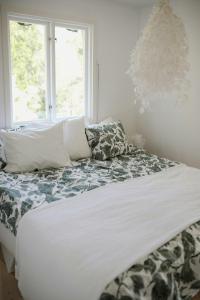 Postel nebo postele na pokoji v ubytování Idyllic Holiday Home With Scenic Views On Älgö