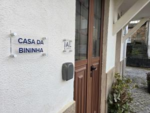 a sign on the side of a building with a door at GuestReady - Countryside atmosphere in Sernancelhe in Fonte Arcada