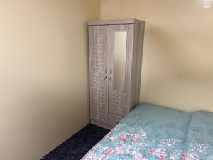 Postel nebo postele na pokoji v ubytování Kings Business Suite