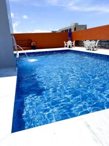a swimming pool on the roof of a building at I-17 um Studio aconchegante in Maceió