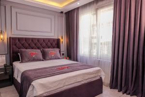 Letto o letti in una camera di Ruby Hotel