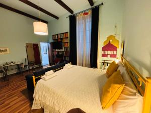 A bed or beds in a room at Affittacamere Firenze in Libertà Parterre
