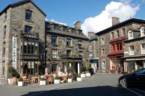 a group of people sitting outside of a building at Cysgod Idris Cottage in Dolgellau