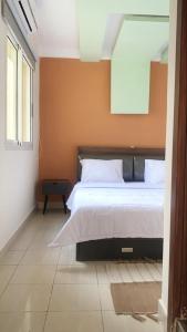 เตียงในห้องที่ Chic appartement